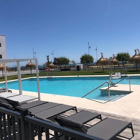 Bajo Con Jardin En Primera Linea De Playa Málaga Exterior foto