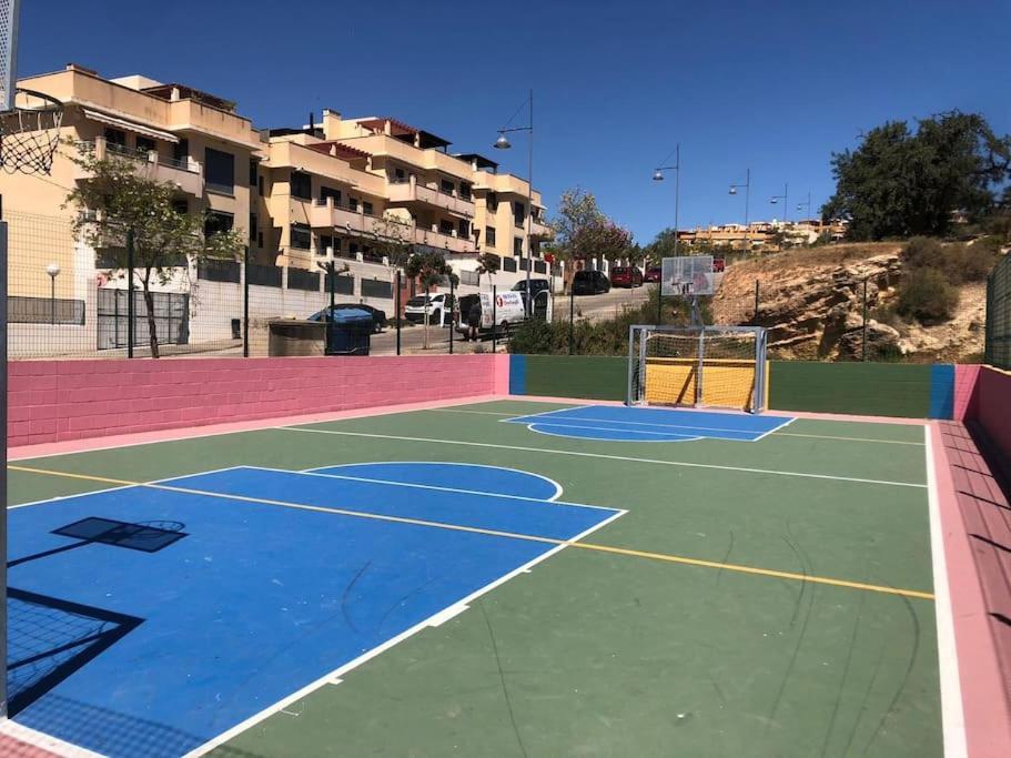 Bajo Con Jardin En Primera Linea De Playa Málaga Exterior foto