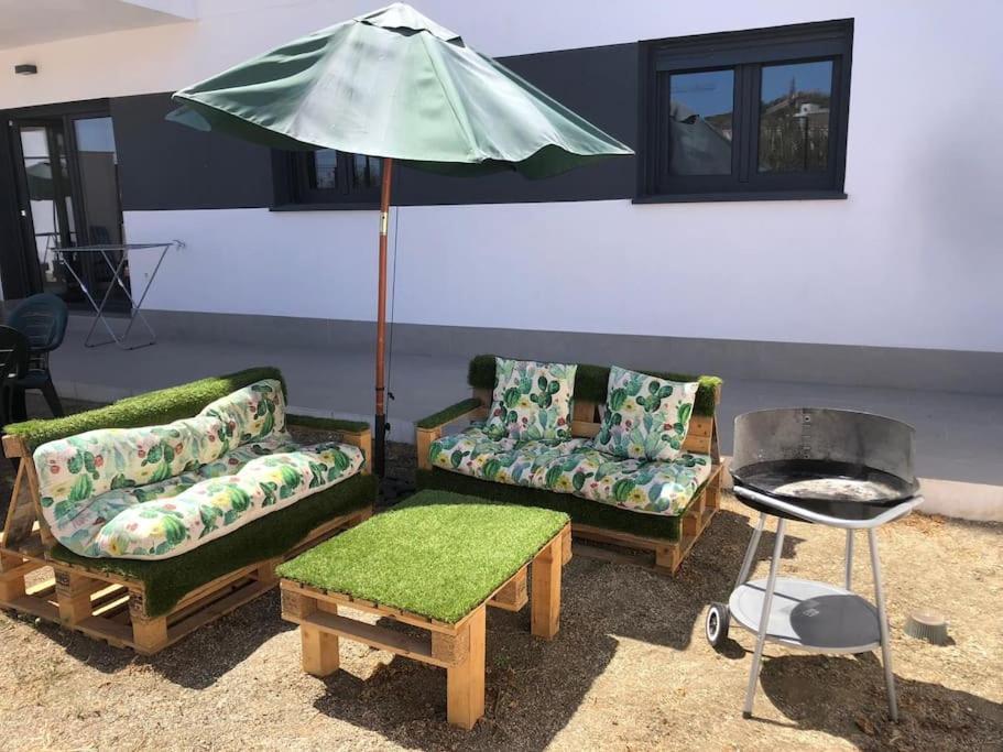 Bajo Con Jardin En Primera Linea De Playa Málaga Exterior foto