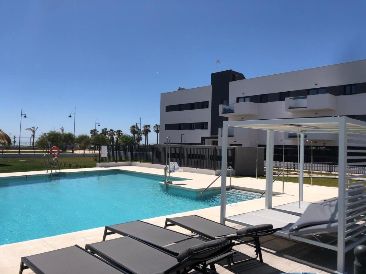 Bajo Con Jardin En Primera Linea De Playa Málaga Exterior foto